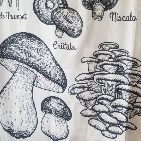 Mushroom Tablecloth - Picture 3 of 4